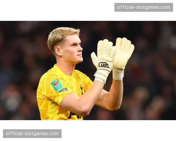 西汉姆联防线门将位置调整，法比安斯基伤缺考验替补深度